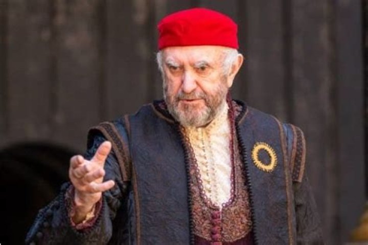 
How Much Money Does Jonathan Pryce Make? Latest Income Salary
