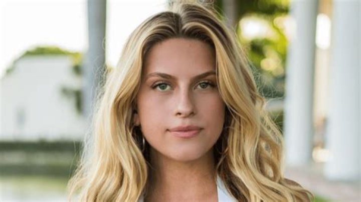 Influencer Xandra Shares Swimsuit Photo From Ibiza