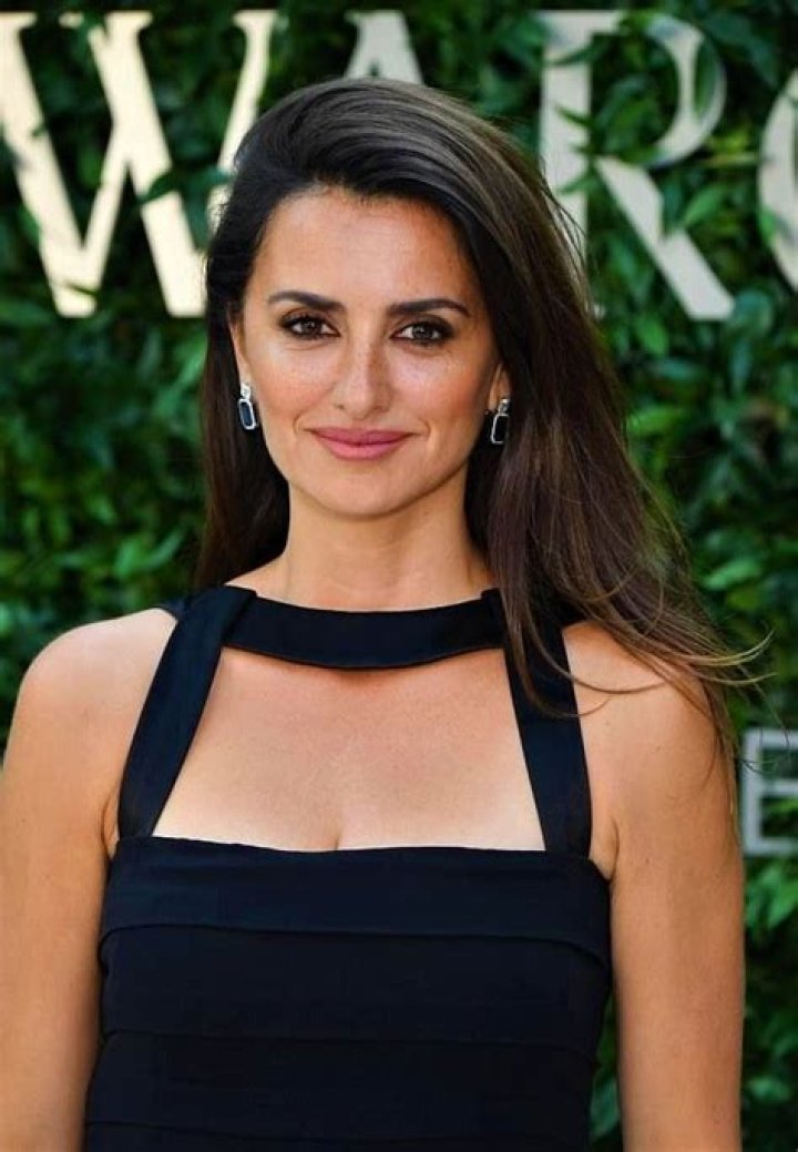 Penelope Cruz – Height, Weight, Bra Size, Measurements & Bio