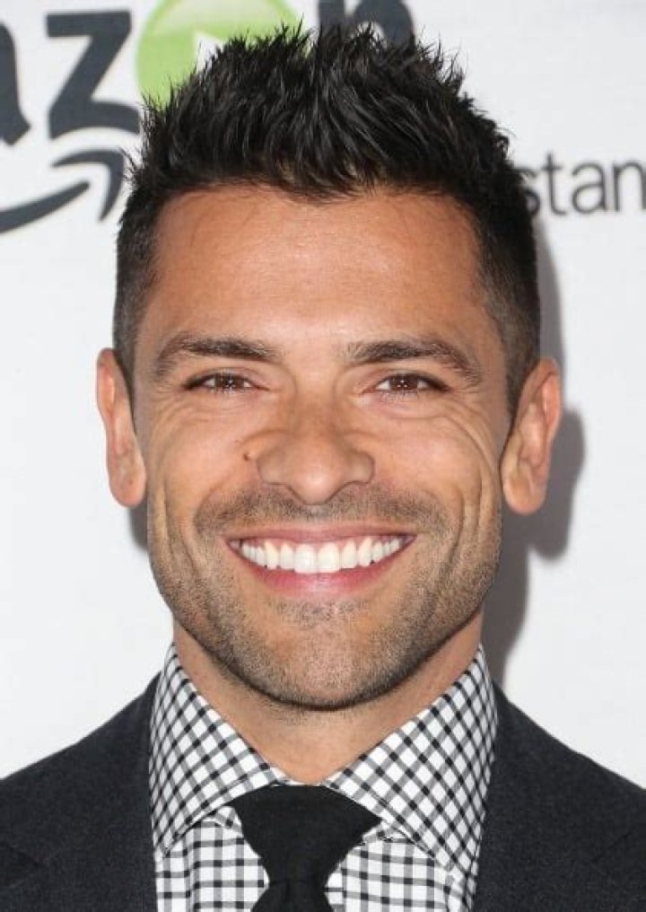 What is Mark Consuelos salary? – Celebrity